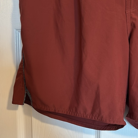 Vuori Trail men’s red lined 5” inseam athletic shorts size XL - Picture 5 of 11